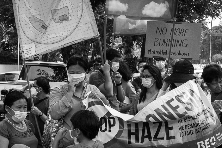 The rally participants gathers near the Indonesian embassy building. | Jalan Tun Razak, W. P. Kuala Lumpur | 18th September 2015